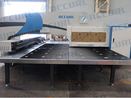 آلة التخريم CNC البرجية بوحدة مؤازرة 50 Ton