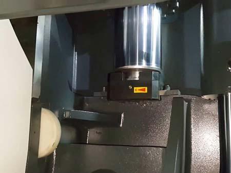 مقص صاج هيدروليك (زاوية قابلة للتعديل)  Guillotine Shearing Machine