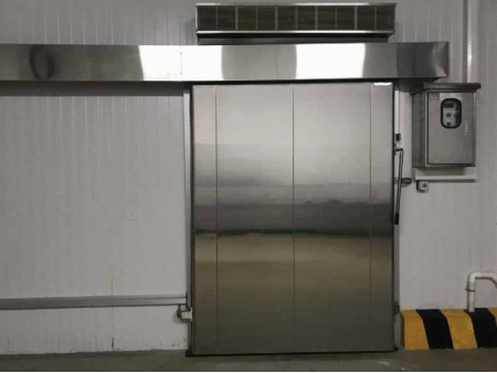 باب غرفة تبريد منزلق كهربائياً (باب انزلاقي كهربائي لغرفة التبريد) Electric Sliding Cold Storage Door باب غرفة تبريد منزلق كهربائياً (باب انزلاقي كهربائي لغرفة التبريد) Electric Sliding Cold Storage Door